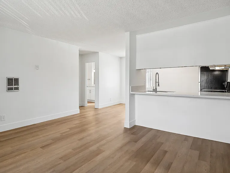 Terre at 1037 Peach — Photo 5