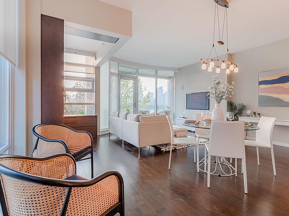 5th image of 1616 Columbia St #404