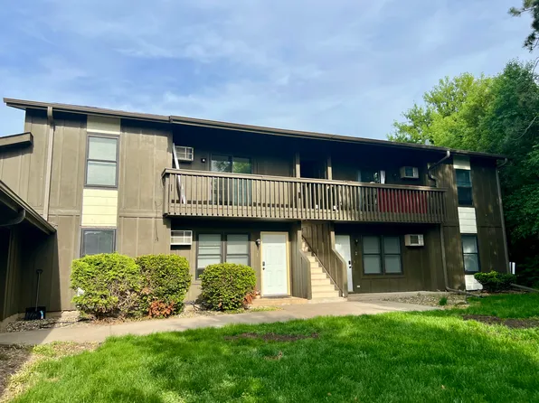 1600 Pinewood Ln, Hudson, WI 54016