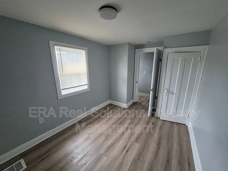 1042 E 14th Ave — Photo 6