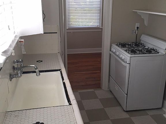 4th image of 2926 Juniper St #2926