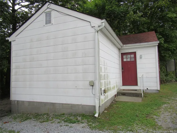 1 Oscawana Lake Rd #1, Putnam Valley, NY 10579