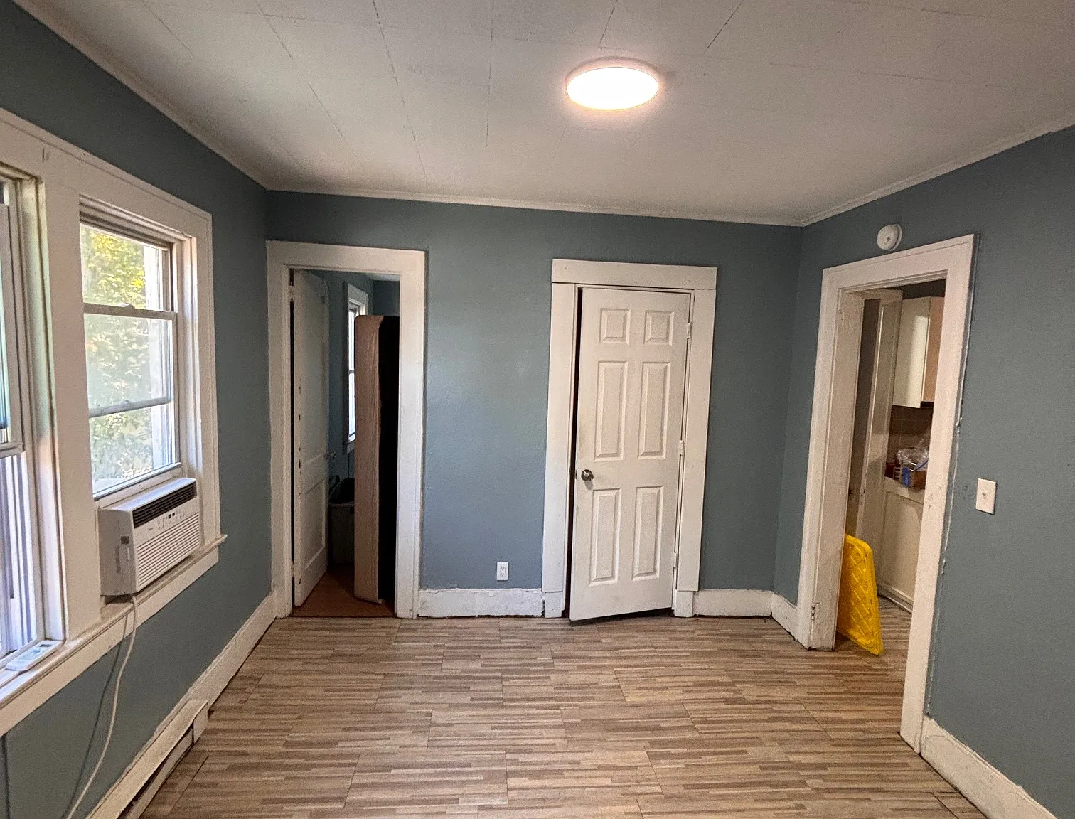 2 bed, 900 sqft, $950 — Photo 2