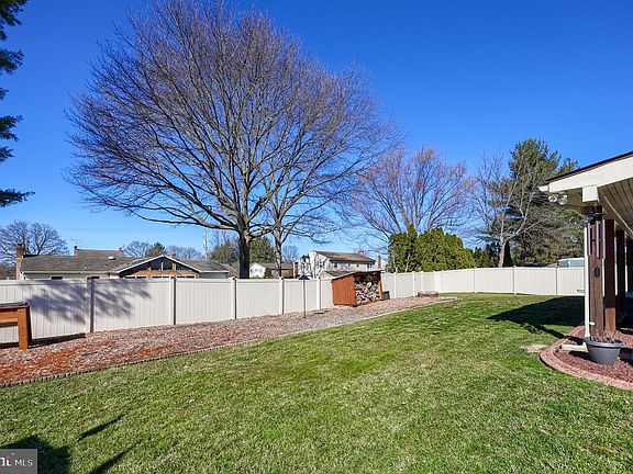 5th image of 2552 Manor Rd