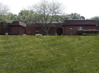825 Surrey Hill Ln, Greenwood, IN 46142