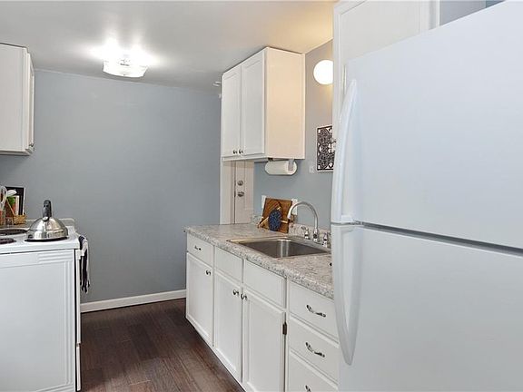 4th image of 109 S 26th St