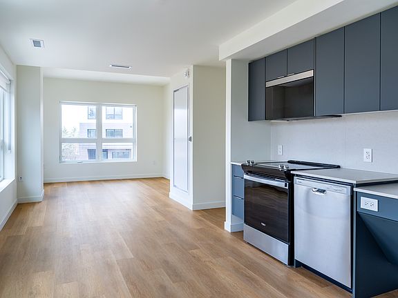 4th image of 214 Willett St #1417408