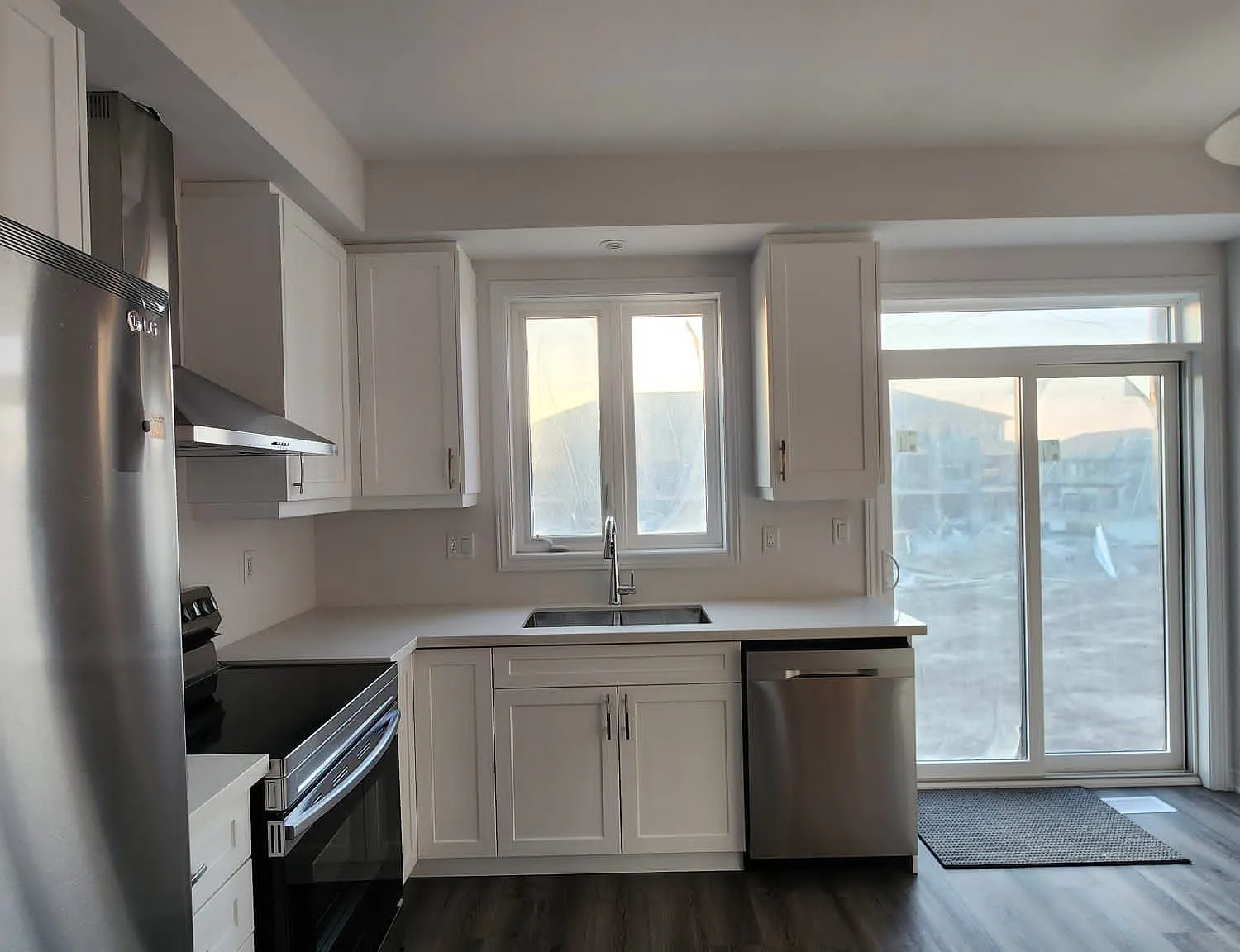 3 bed, $2,300 — Photo 2