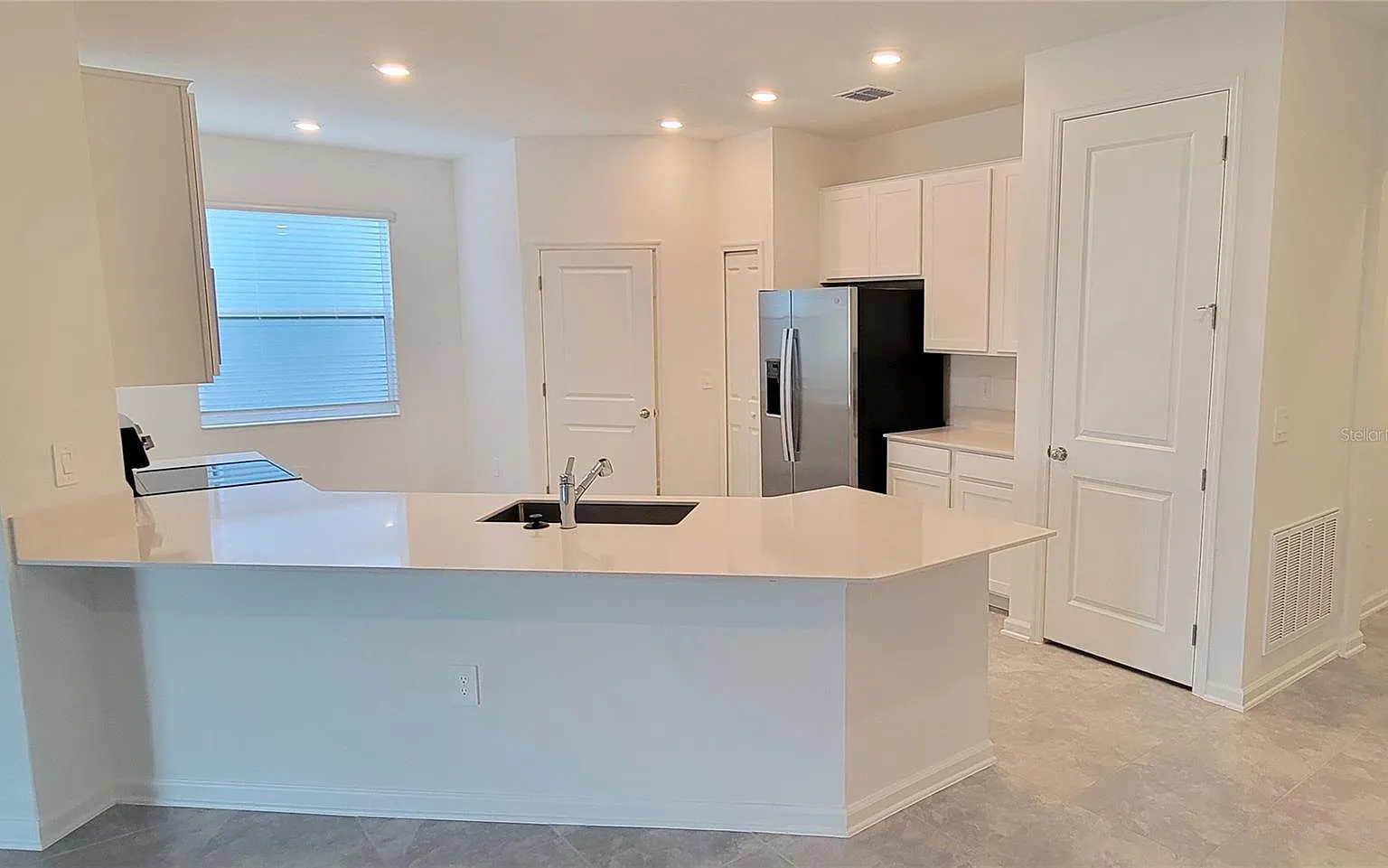 4 bed, 2109 sqft, $2,245 — Photo 2