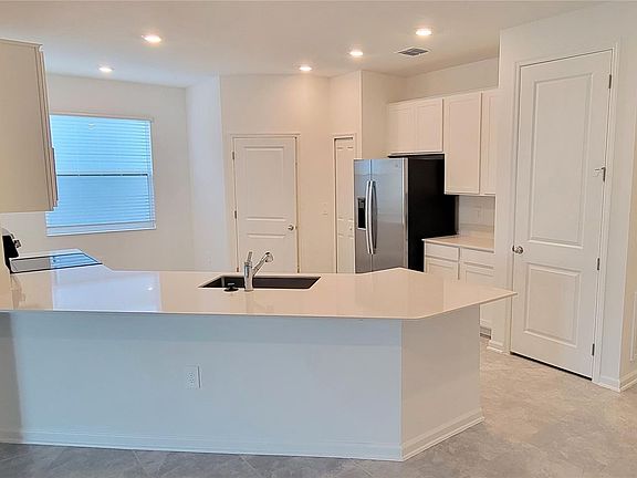 2nd image of 545 Hatteras Rd