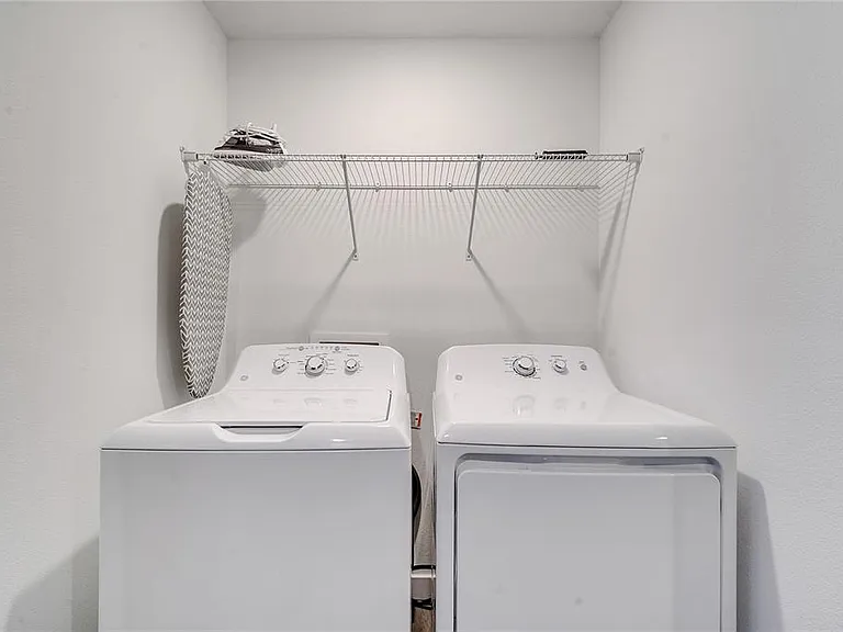 3205 Energy Dr — Photo 35