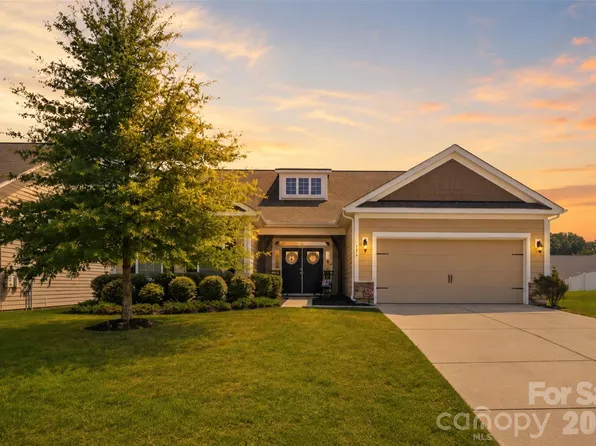 294 Robinwood Ln, Lake Wylie, SC 29710