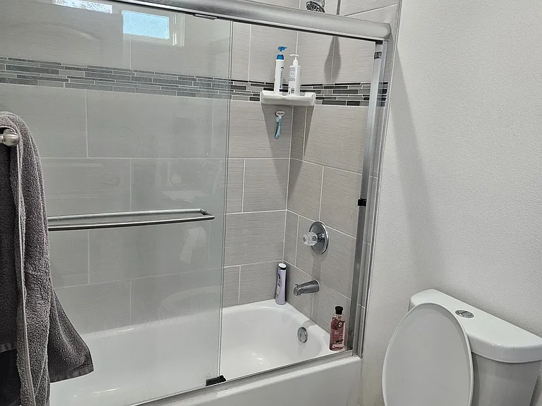 3519 S Budlong Ave — Photo 9