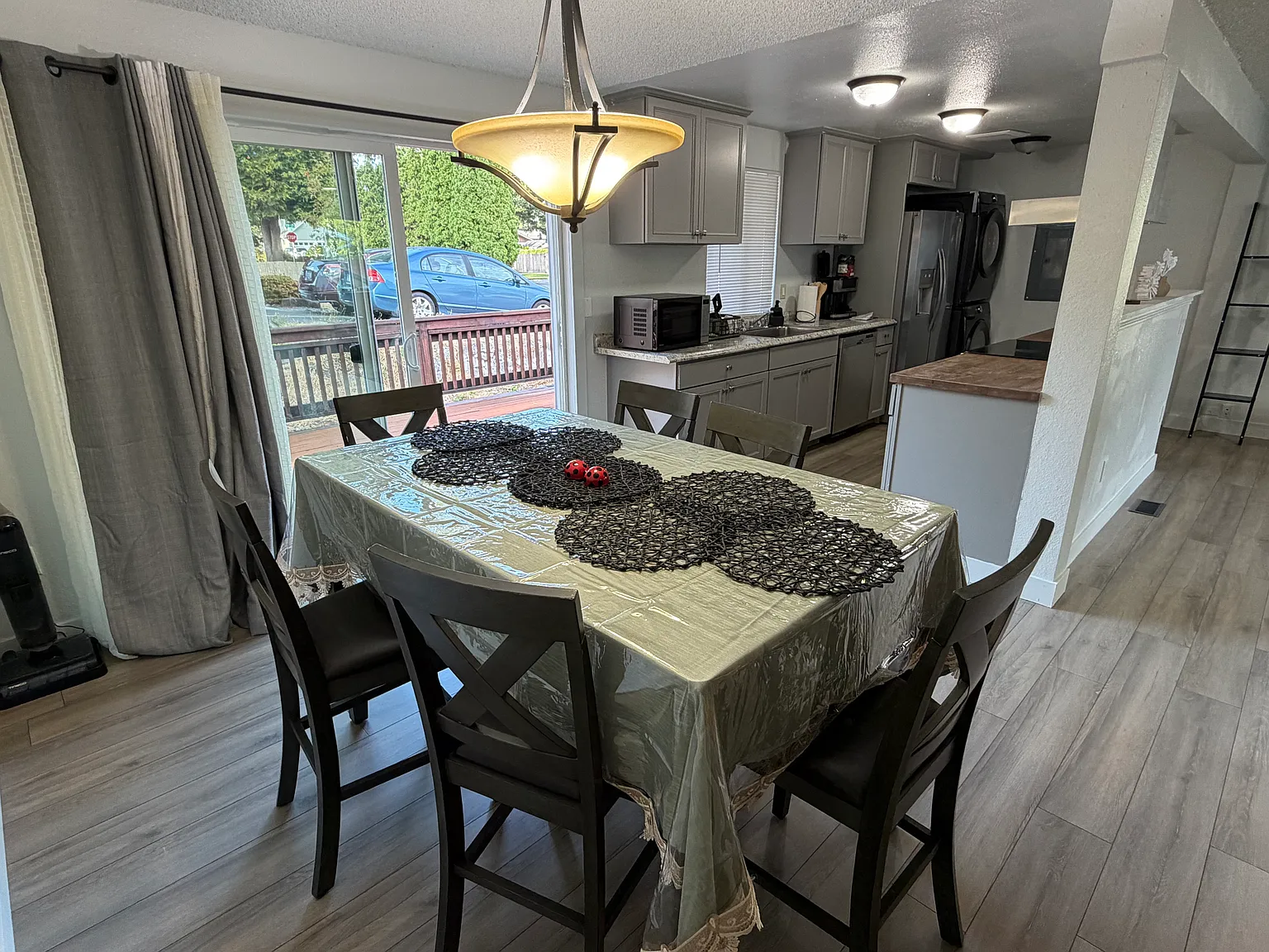 3 bed, 1196 sqft, $6,000 — Photo 3