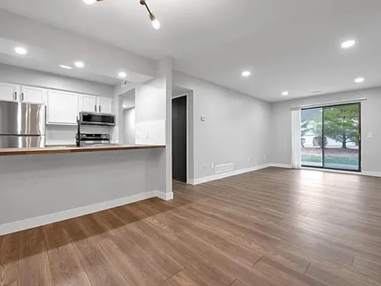 Legacy at Shoreline Apartments — Photo 14
