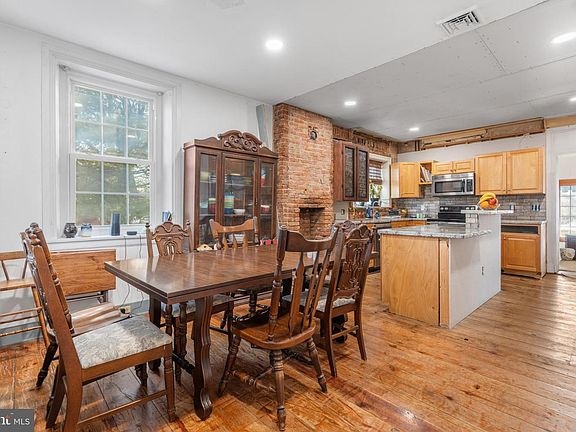 4th image of 800 E Cherry Rd