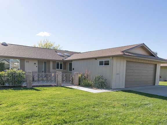 2nd image of 10633 W Roundelay Cir