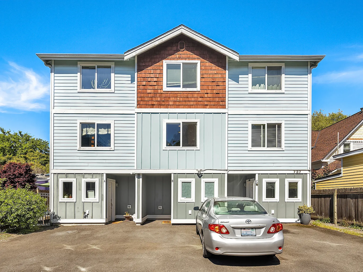 3 bed, 940 sqft, $2,800 — Photo 1