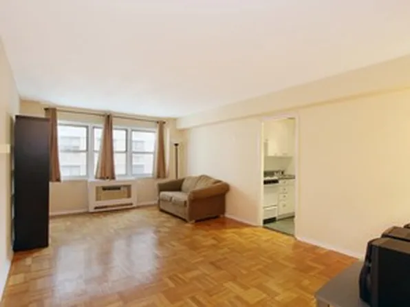 321 East 45th Street image 1 of 6