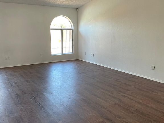 Great Room With 2 Skylights