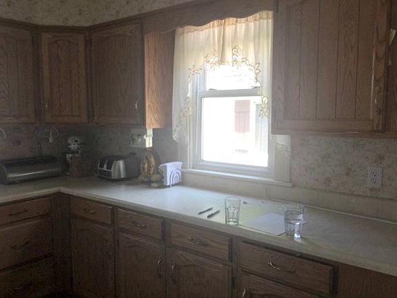 3rd image of 640 Woodward Ave