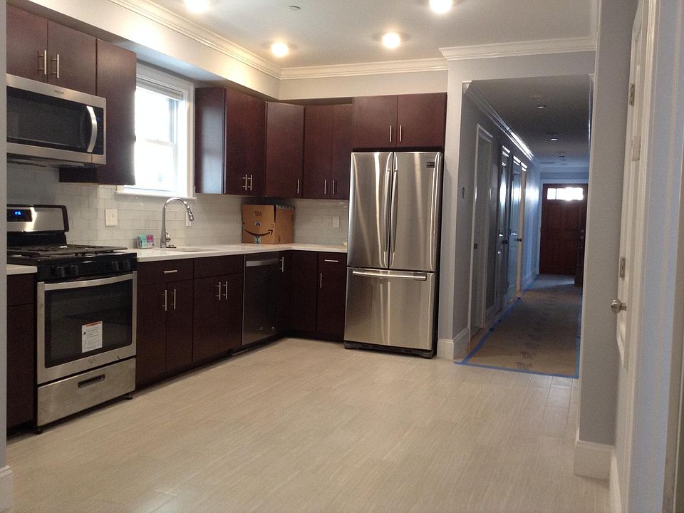 Beautiful 1 year New Spacious Kitchen, only one year old with granite counter tops and stainless steel appliances!