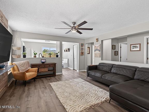 4th image of 216 BROOKFALL Drive
