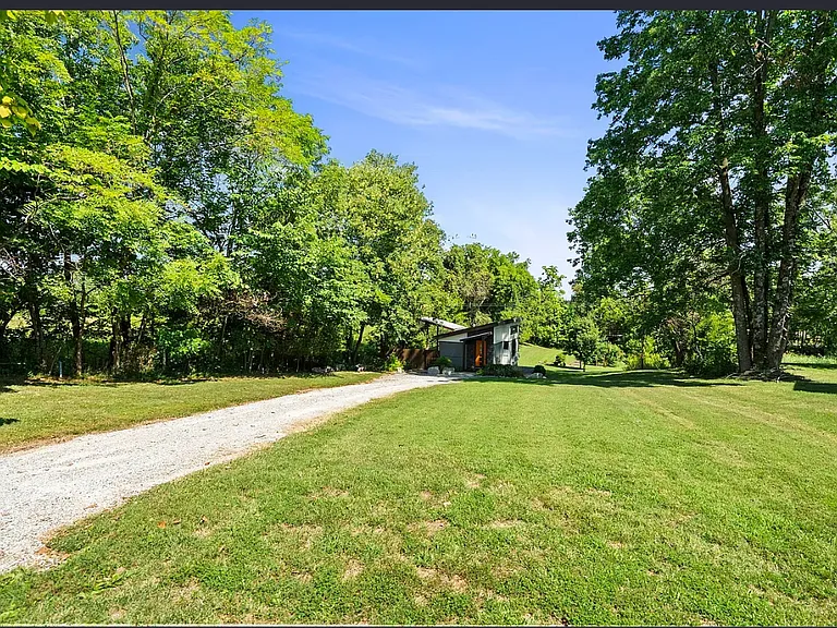 2044 Wilson Ln — Photo 12