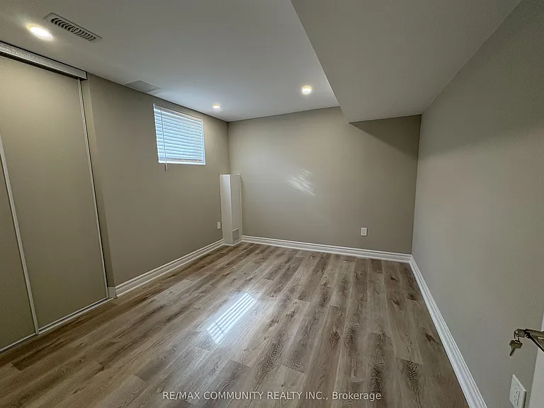 60 Saint Hubert Dr — Photo 5