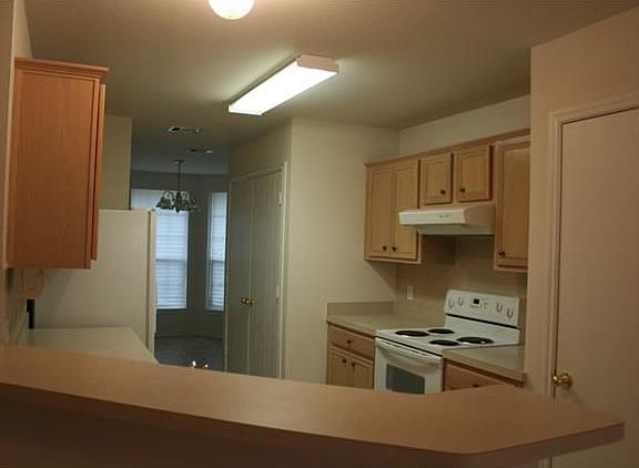 3rd image of 710 Fleming Dr