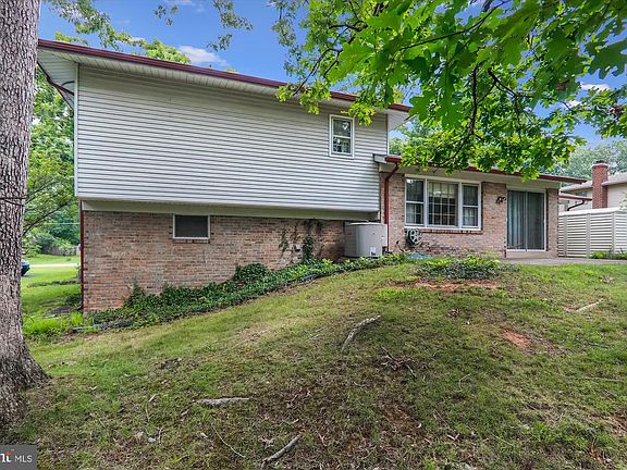 3rd image of 18009 Mill Creek Dr