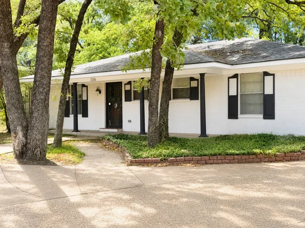 704 Dobbins Rd, Corsicana, TX 75110