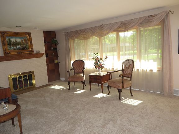 3rd image of 43 Dorclin Ln