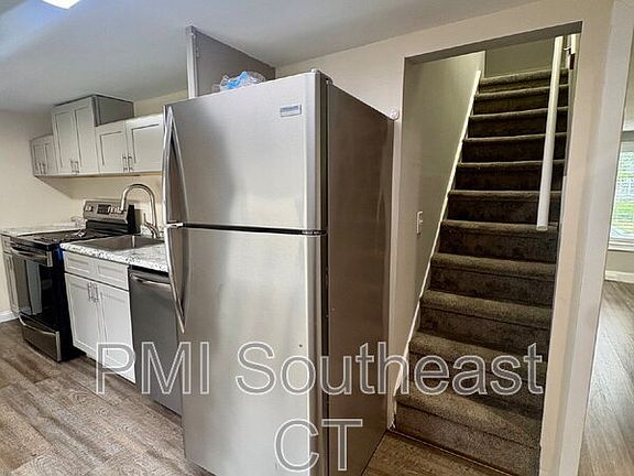 5th image of 12 Fort Hill Rd Unit 12