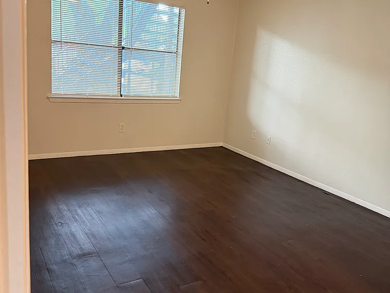 1901 W Loop #B — Photo 9