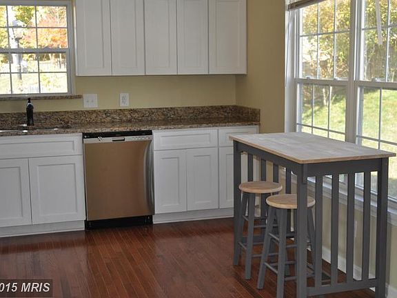 4th image of 32 Ontell Ct