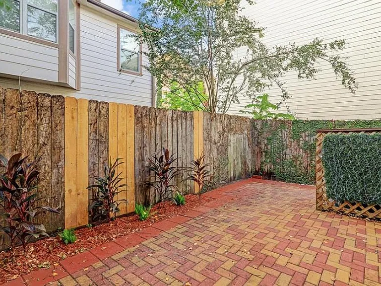 1625 Knox St — Photo 23
