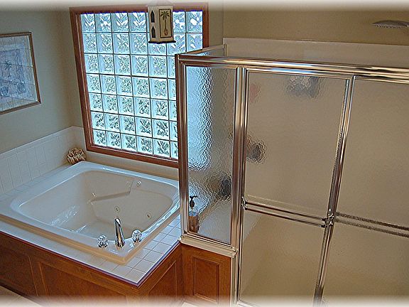 Deluxe Master Bath