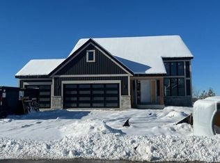 W251N2385 Valleyview Cir, Pewaukee, WI 53072