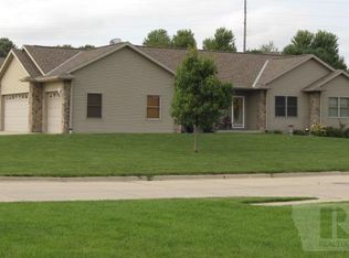 209 E Timber Creek Dr, Carroll, IA 51401