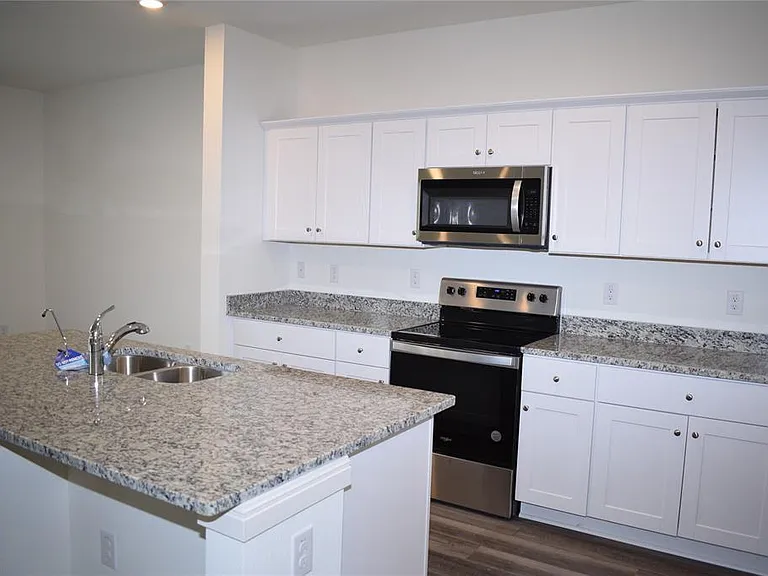 431 Robins Nest Ln — Photo 6