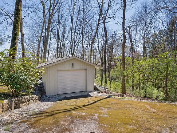 105th image of 1001 Fleetwood Dr