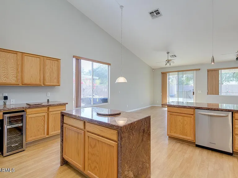 155 E Liberty Ln — Photo 12