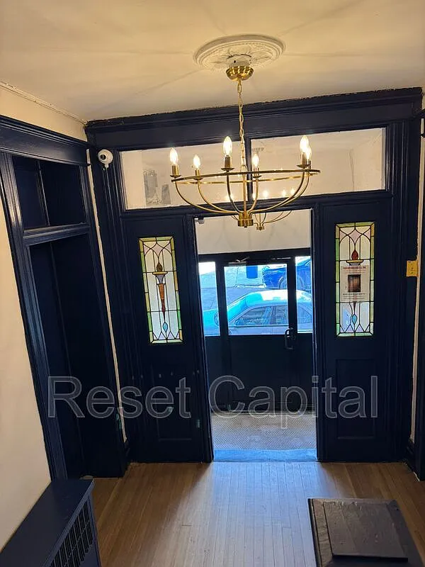 4 bed, 2.0 bath, 1400 sqft, $2,450 — Photo 1