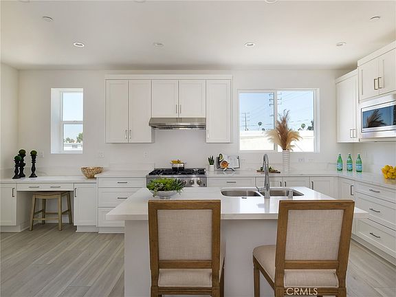 4th image of 121 E 223rd St #3