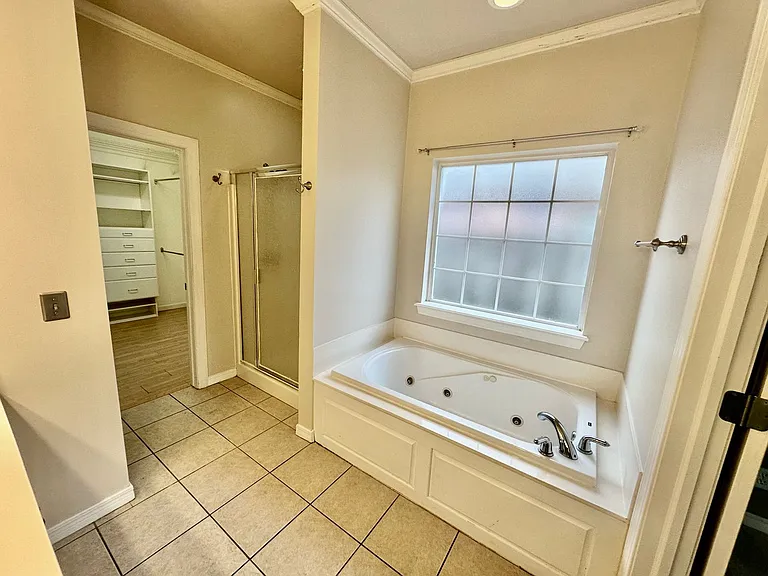 515 N Douglas St W — Photo 17