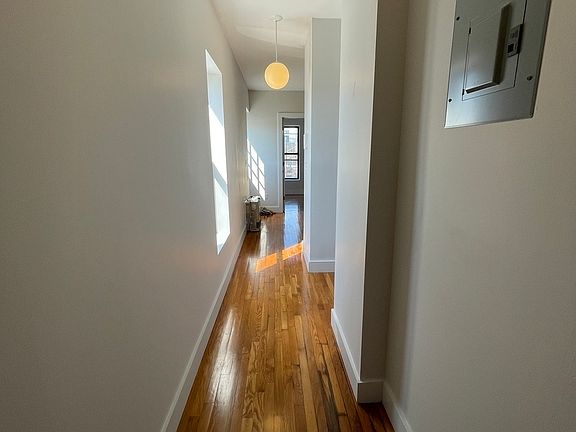 3rd image of 101 Jefferson Ave APT 4K