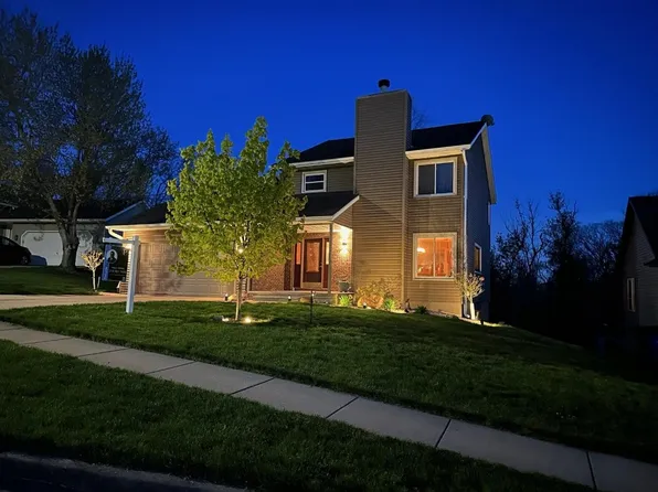 1517 Hidden Hollow Ln NW, Cedar Rapids, IA 52405