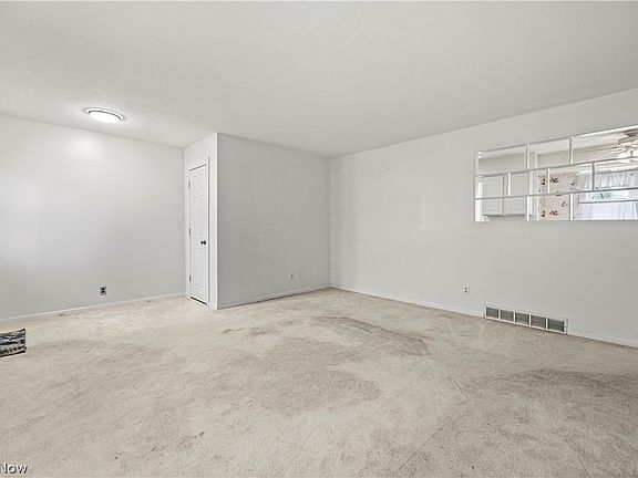 5th image of 310 Windsor Dr