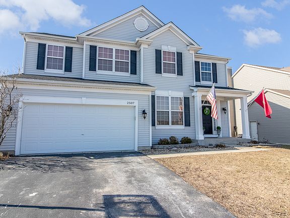3rd image of 2507 Prairie Crossing Dr